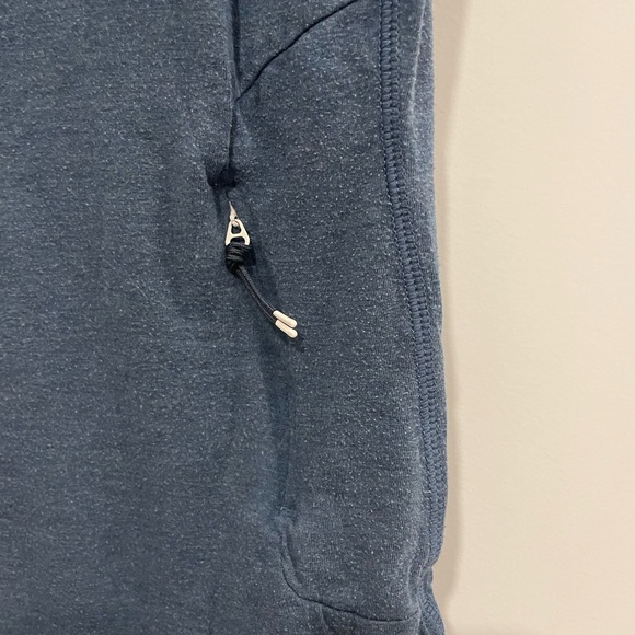 On Running blue shirt - Picture 2 of 4